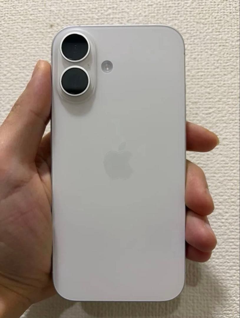 iPhone 16 256GBホワイト 海外版95% Esim機能ない