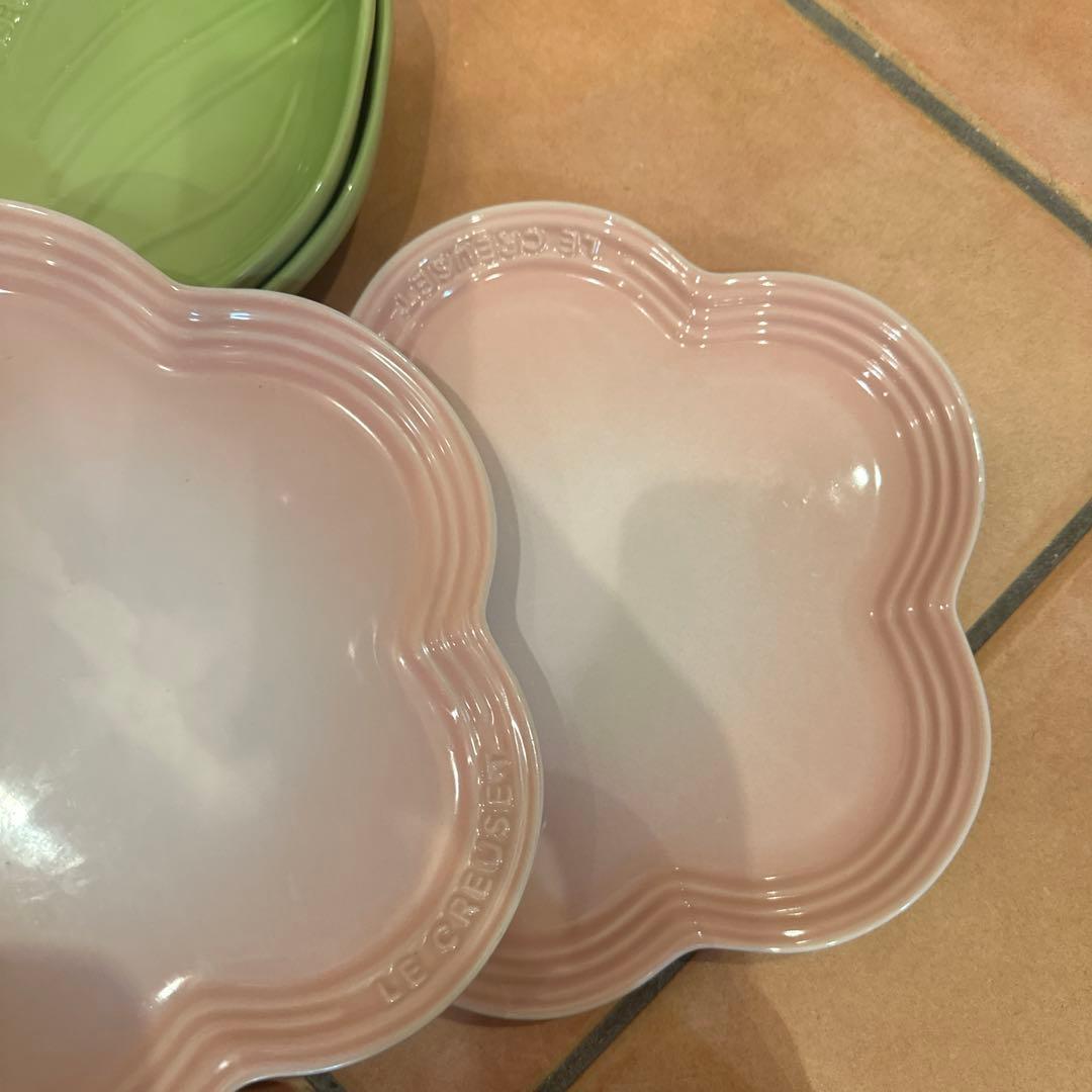 お鍋＋44皿＋お花の2段お菓子入れ　Le Creuset お鍋　食器セット