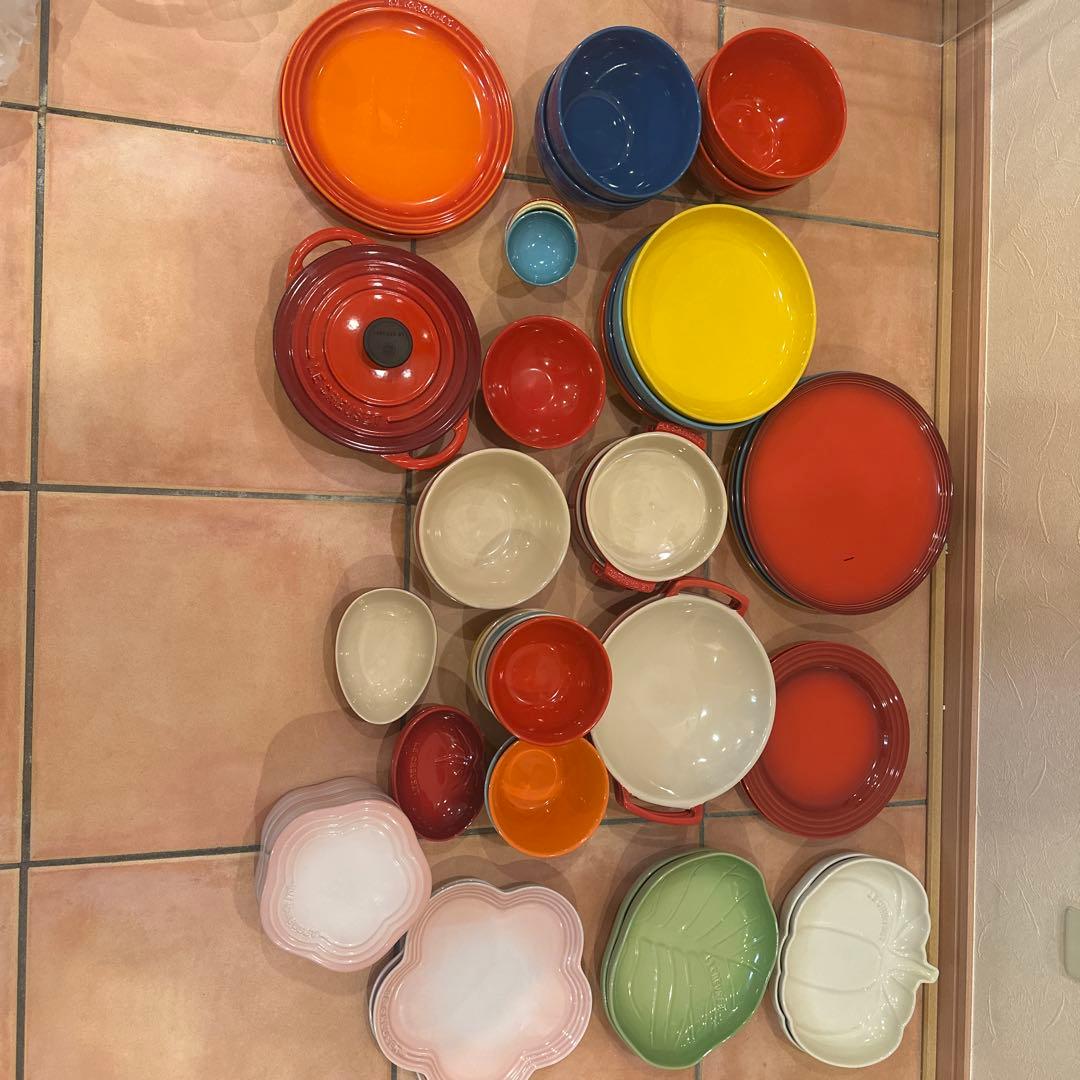 お鍋＋44皿＋お花の2段お菓子入れ　Le Creuset お鍋　食器セット