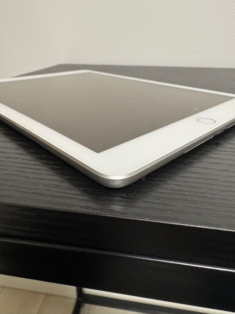 iPad アイパッド 第6世代 シルバー 32GB