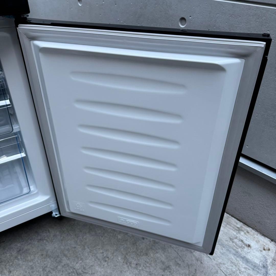 105⭐️2023年製★ハイセンス　冷蔵庫　大型175L　黒　ブラック　一人暮らし
