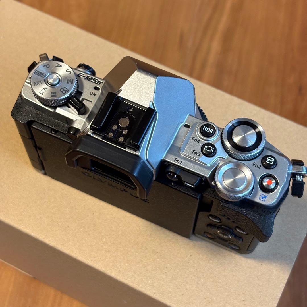 かきー【美品】OLYMPUS OM-D E-M5 MarkII シルバー