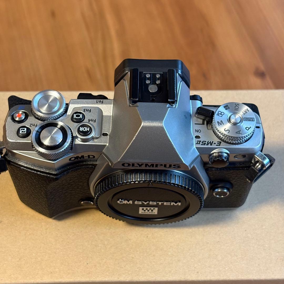 かきー【美品】OLYMPUS OM-D E-M5 MarkII シルバー