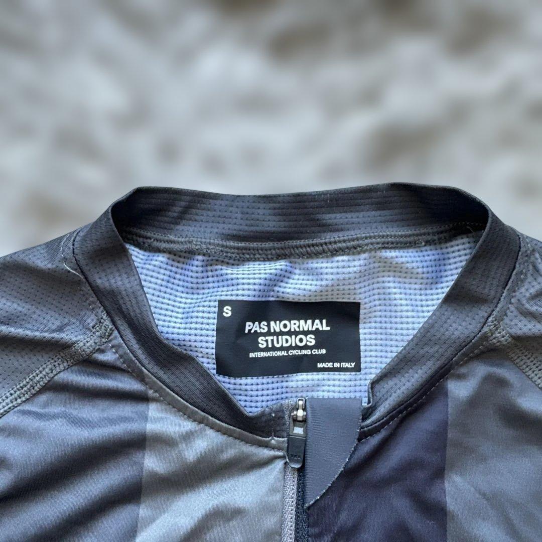 PAS NORMAL STUDIOS サイクルジャージ S ダークグレー