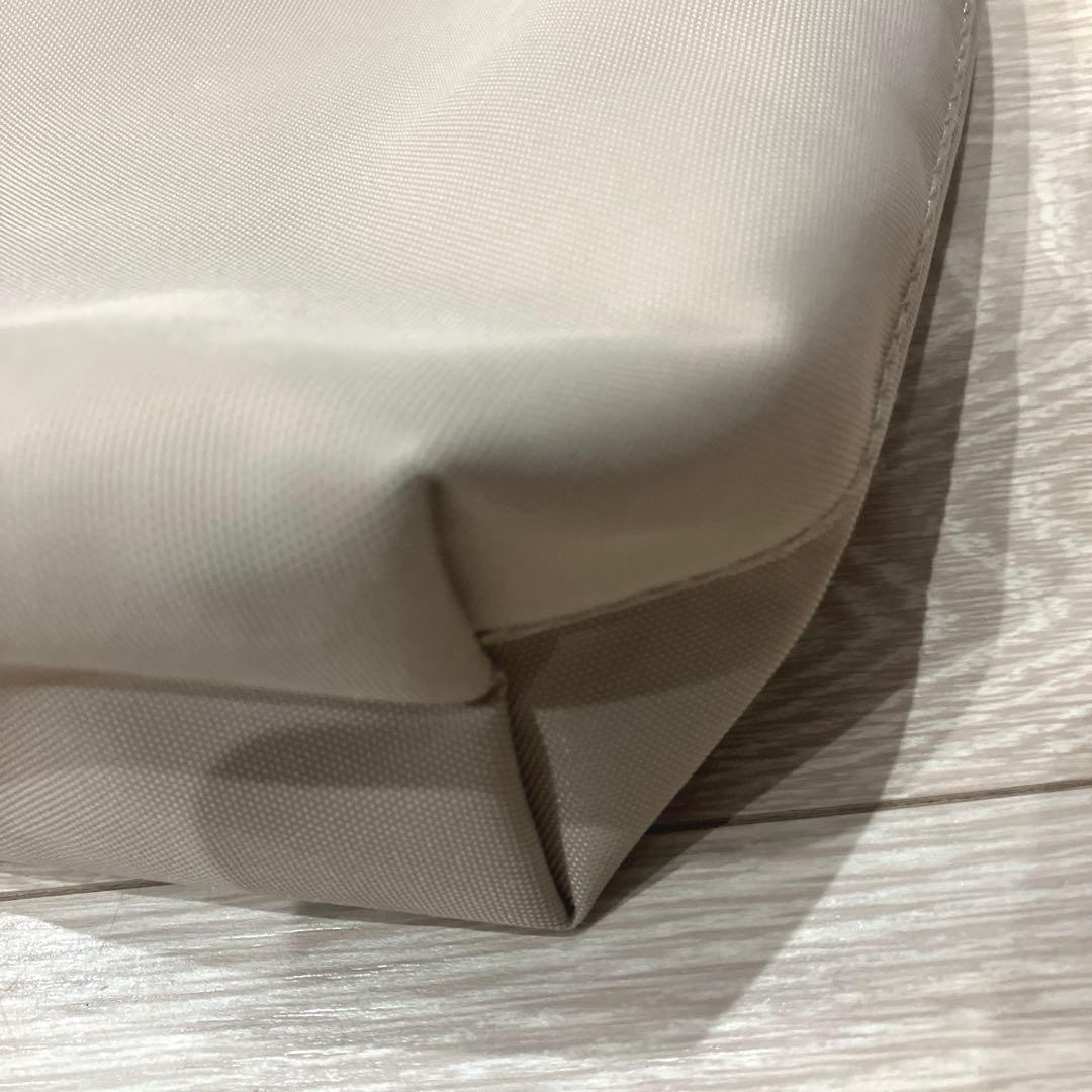 バ*ル様 【美品】エルベシャプリエ　ナイロン　スクエア　ショルダーバッグ　　ナク