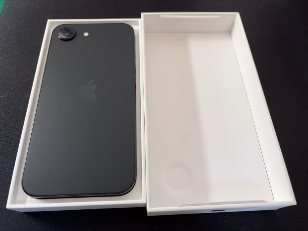 Apple iPhone 16eブラック 本体 充電ケーブル、保護フィルム付き