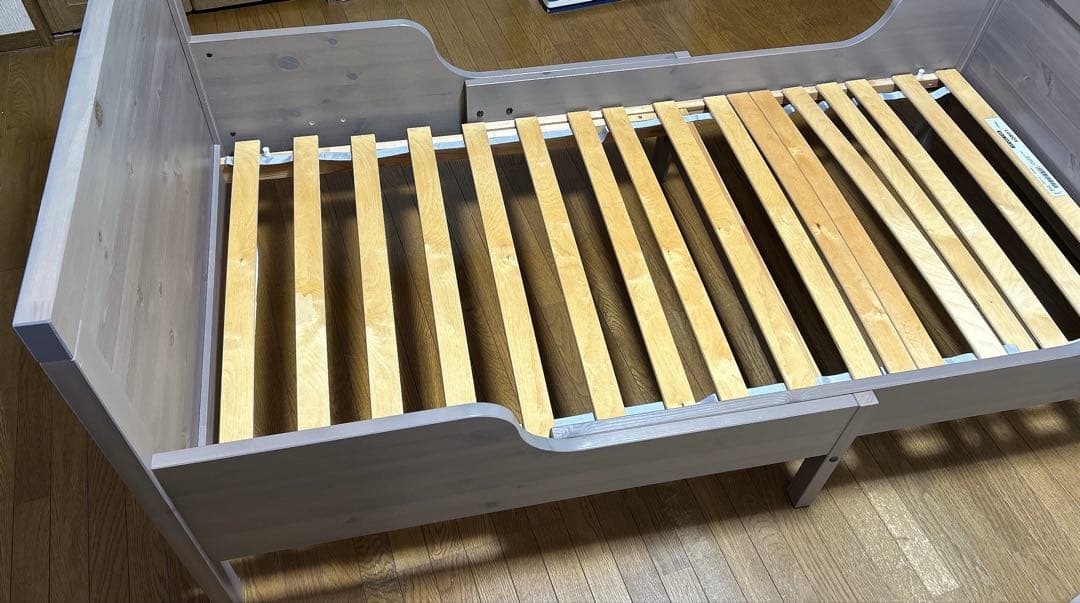 IKEA 伸長式 ベッド フレーム 販売終了カラー