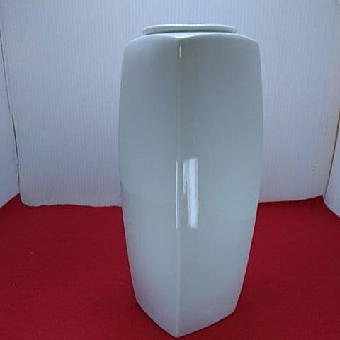 １２００ 蔵出し 珍品　有田焼 赤松白斎　白磁の花瓶　 透かし模様が魅力