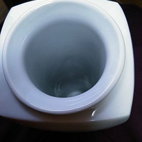 １２００ 蔵出し 珍品　有田焼 赤松白斎　白磁の花瓶　 透かし模様が魅力