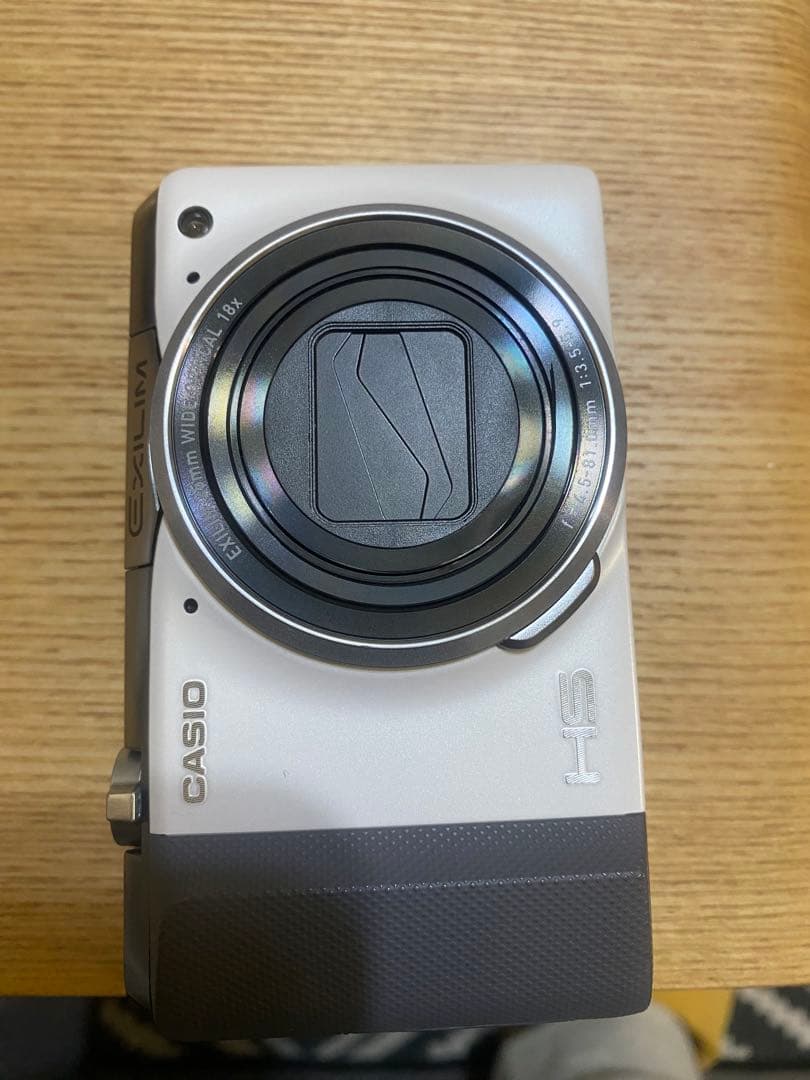 CASIO EXILIM ホワイト デジタルカメラ