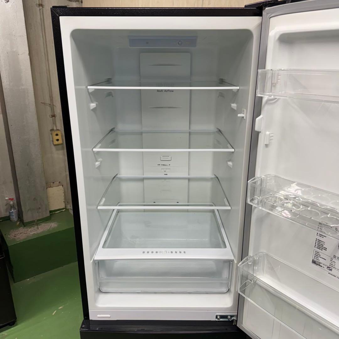 164 冷蔵庫　大型　200L強　右開き　極美品　一人暮らしも可　洗濯機も有