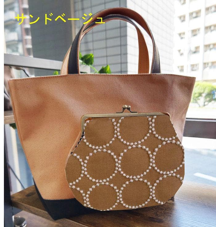 ミナペルホネン /2025タンバリンネイビー×白/がま口ポケット付きMSトート