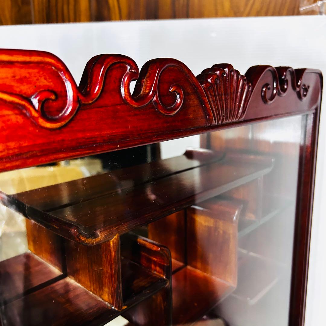 【美品】葡萄彫刻 木製ディスプレイ キャビネット 背面ミラー 唐木 飾り棚 骨董