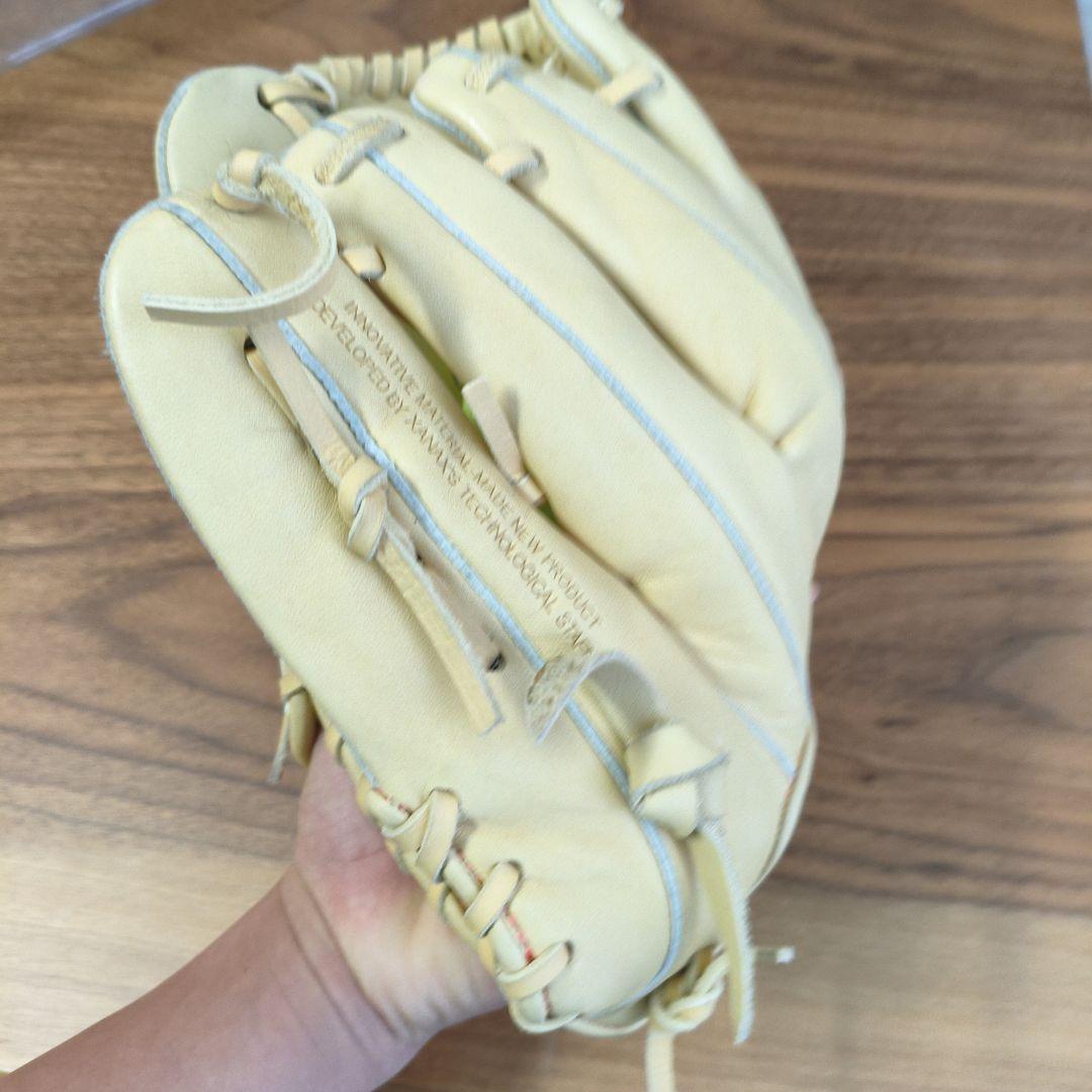 軟式野球用グローブ ベージュ片付け済み即戦力（2年〜6年生用)定価15000円