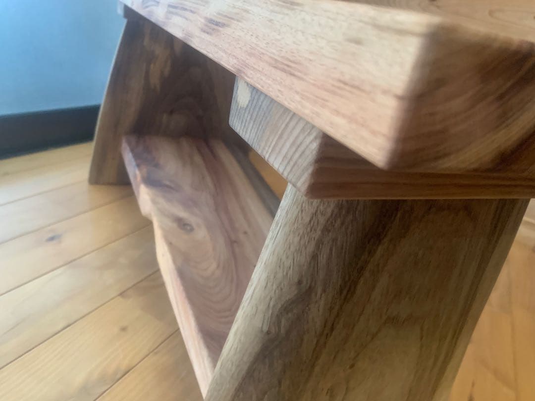 ☆リノ☆勿体ないワイルド❣️楠一枚板厚約4㎝サイドテーブル、TV台、飾り棚