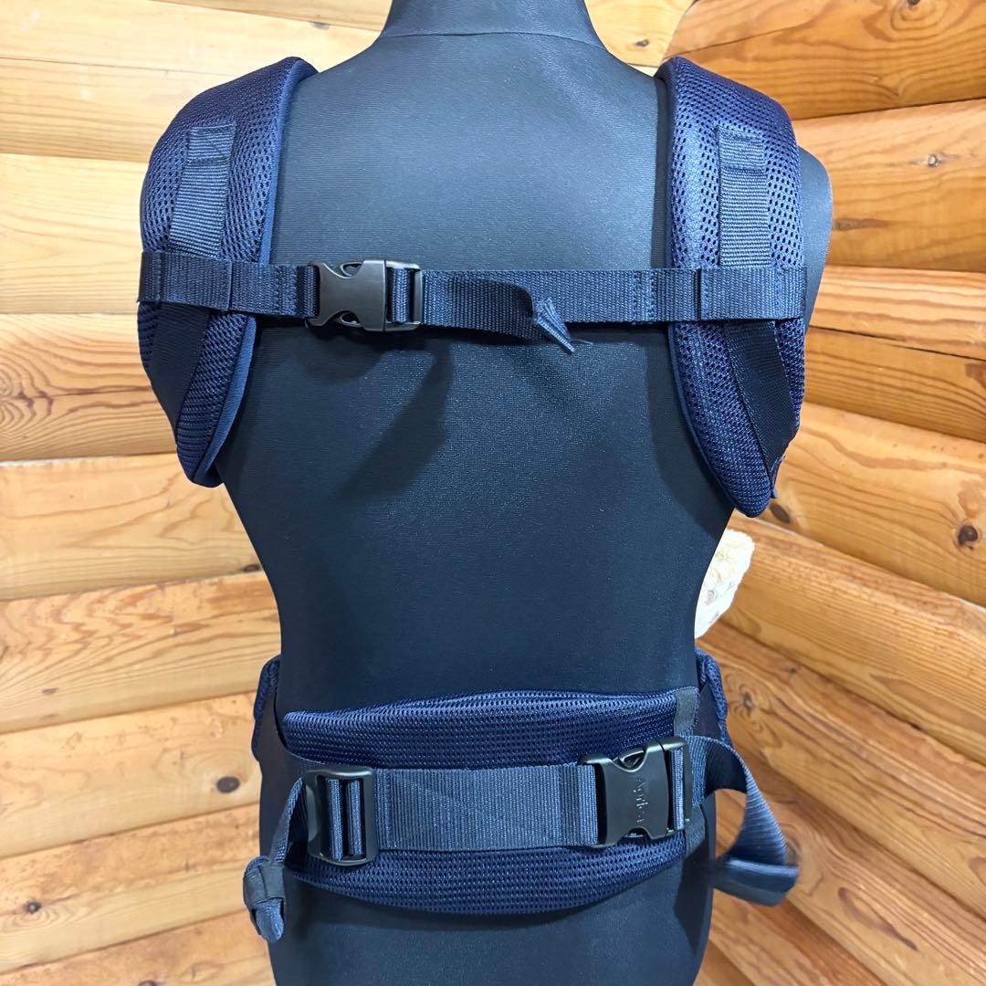 【極美品】Aprica アップリカ 抱っこ紐 Laclis ラクリス ネイビー