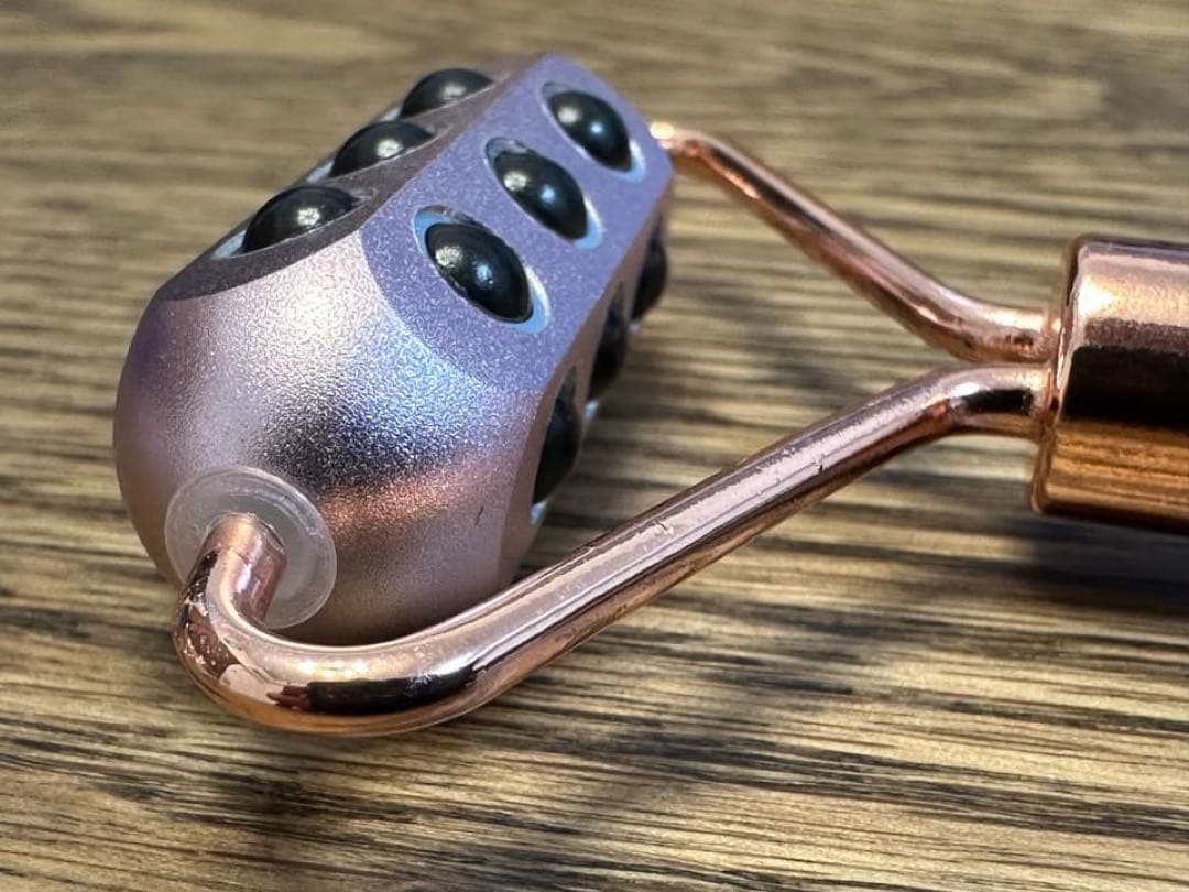 ふるえる美顔ローラー