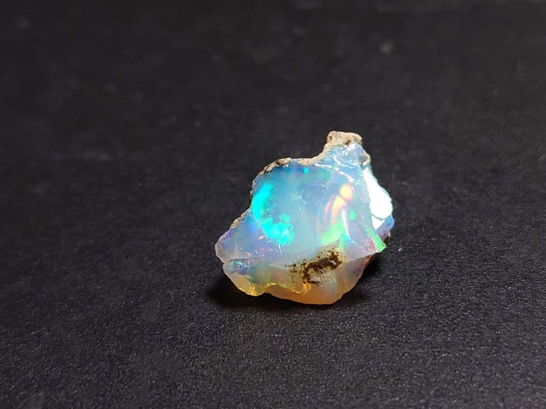 プレシャスオパール 原石 虹　ジュエリー　グレード　エチオピアウェロ産　鉱物標本