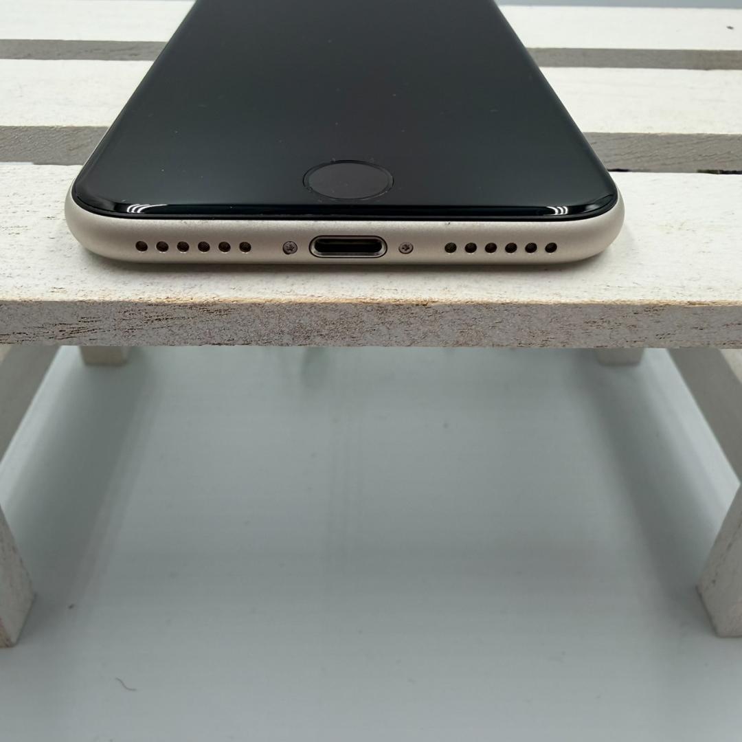 【美品】iPhone SE第3世代 64GB スターライト 377