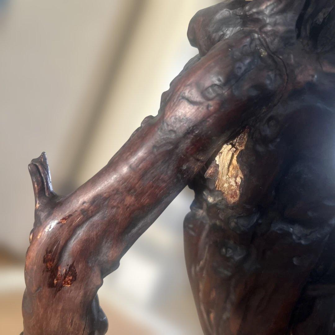 奇妙な流木オブジェ人物が彫刻あり