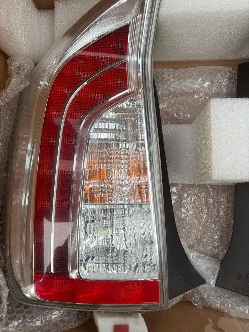 30プリウス後期純正テールライト　寒冷地仕様