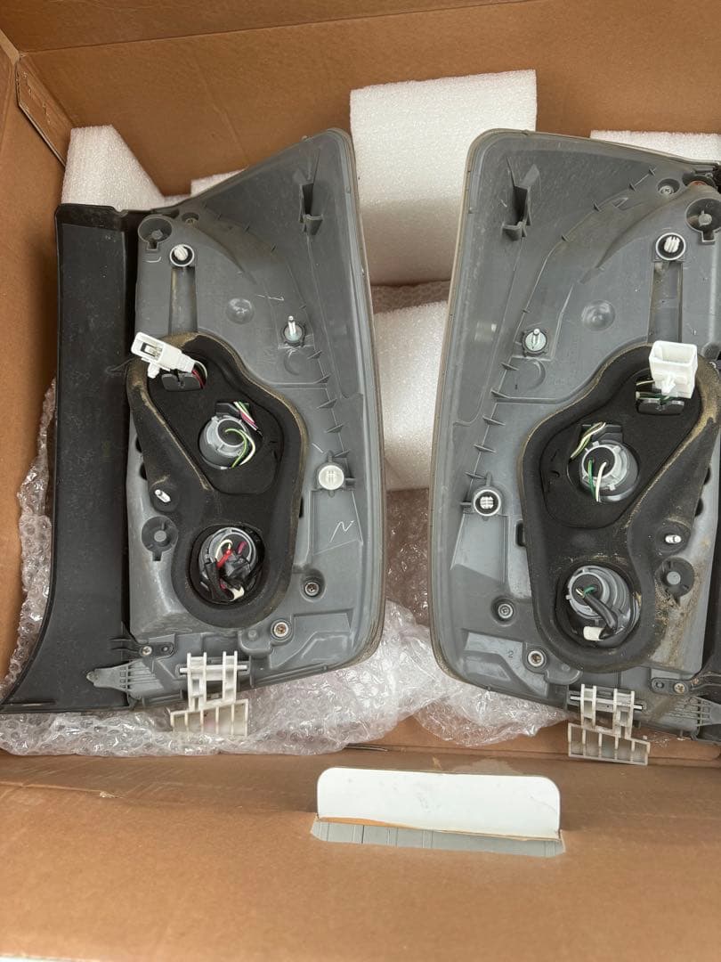 30プリウス後期純正テールライト　寒冷地仕様