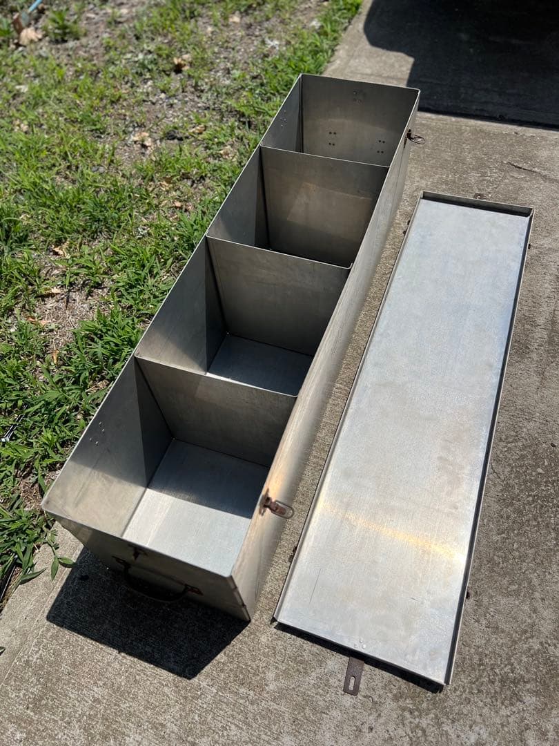 インダストリアル　アルミ　コンテナ　テレビ台にも