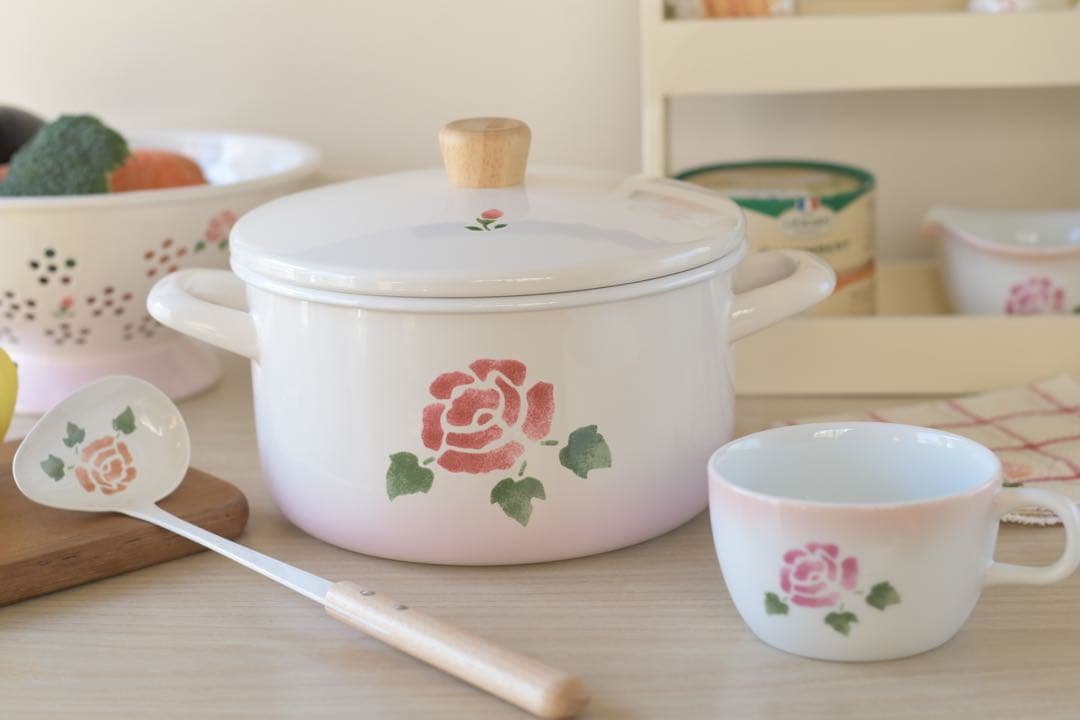 マニーローズ ホーロー 20cm キャセロール 両手鍋　新品