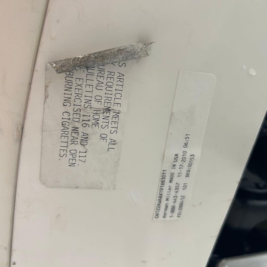 L エンボディチェア ハーマンミラー ホワイト Embody えんじ色系