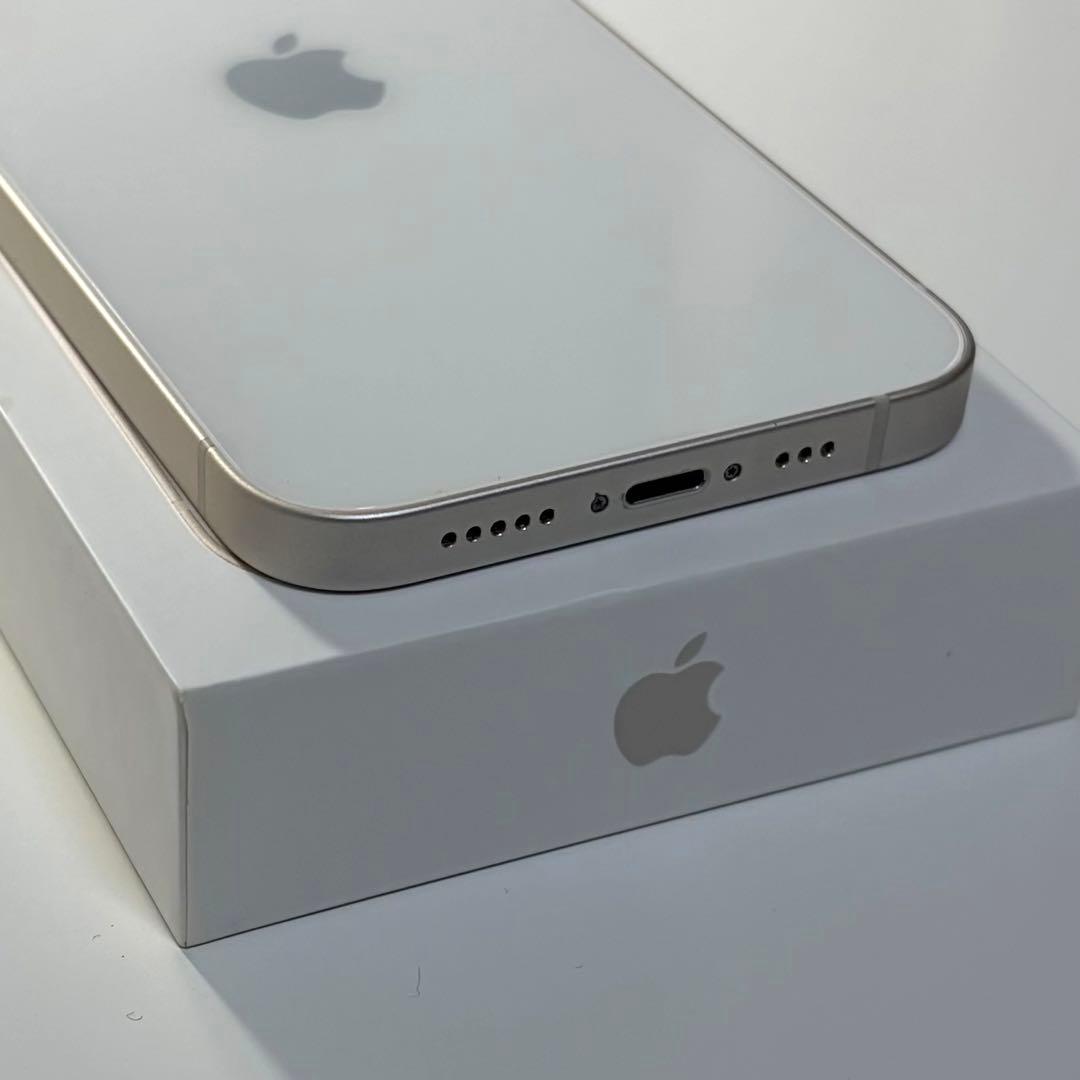 Apple iPhone 13 スターライト