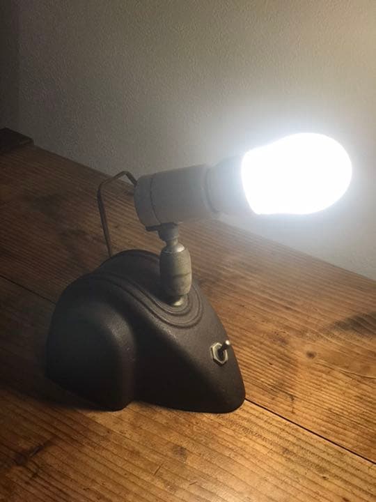 無相創　古いスタンドライト