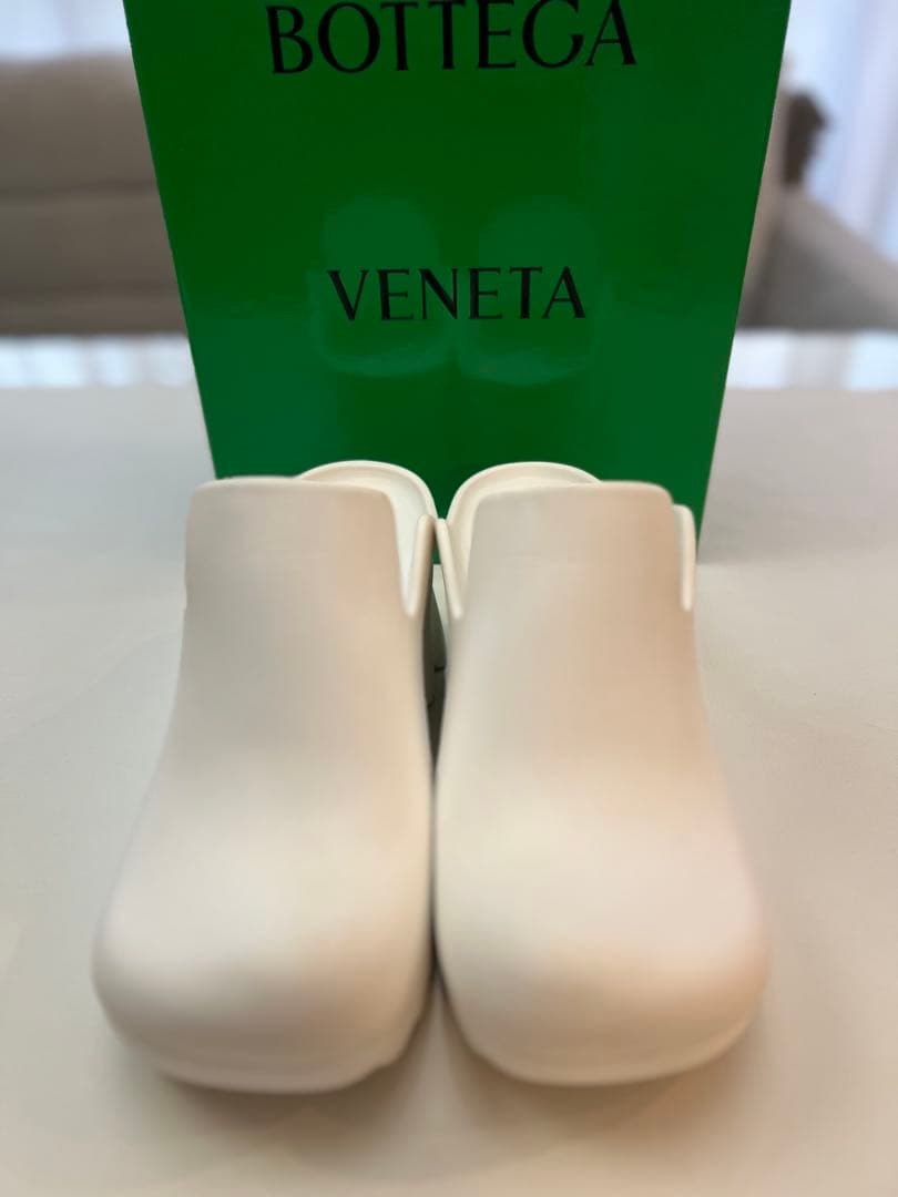 【期間限定】Bottega Veneta ホワイト クロッグサンダル