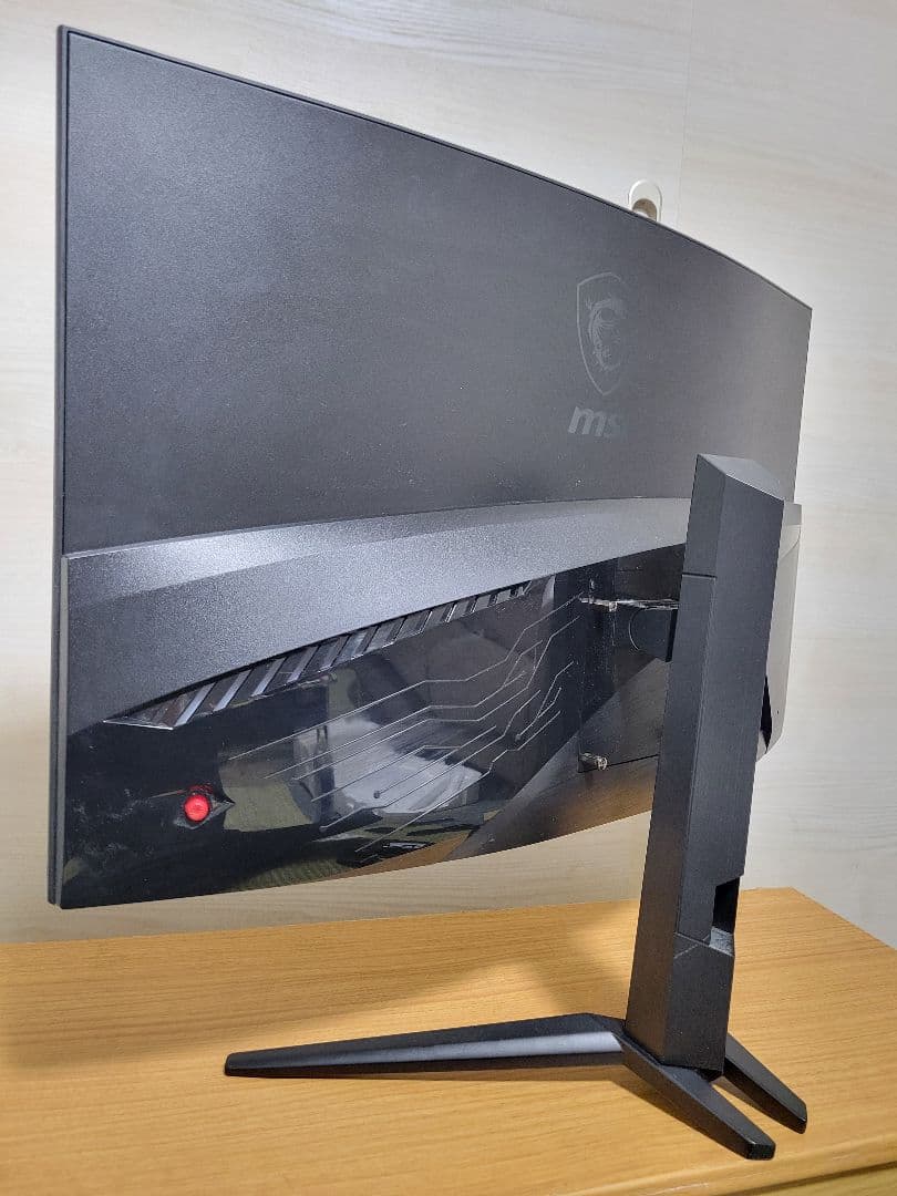 MSI Optix MAG321CURV 31.5インチ4K湾曲ゲーミングモニタ