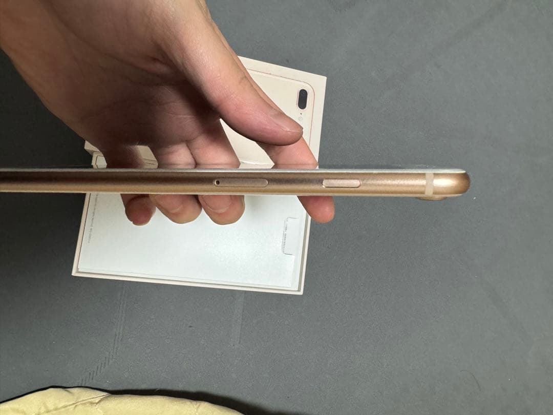 iPhone 8 Plus ゴールド 64GB