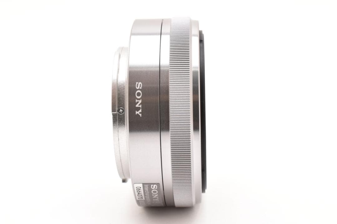 超美品 ソニー SEL16F28 16mm F2.8 AF 広角レンズ シルバー