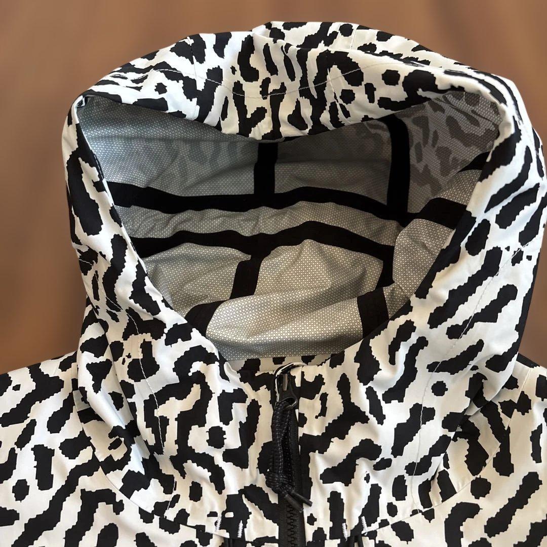 NIKE ACG : パッカブル レインジャケット 黒/白系 ゼブラ柄　Lサイズ