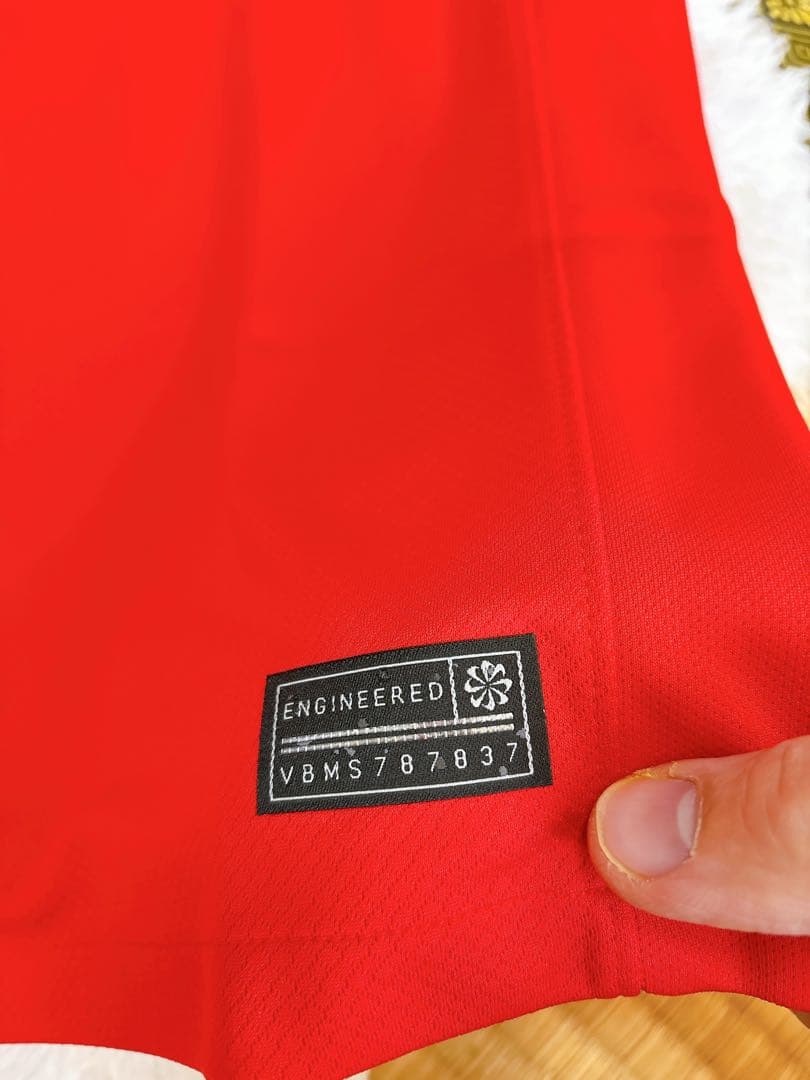 Nike エンジニアードデザイン シャツ M レッド