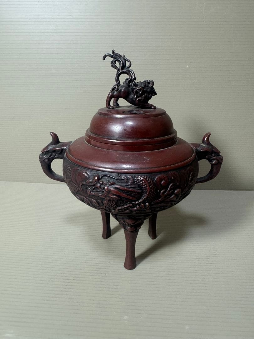 2137 吉秀 銘 獅子摘蓋 龍文 竜地紋 鋳銅 三つ足　香炉