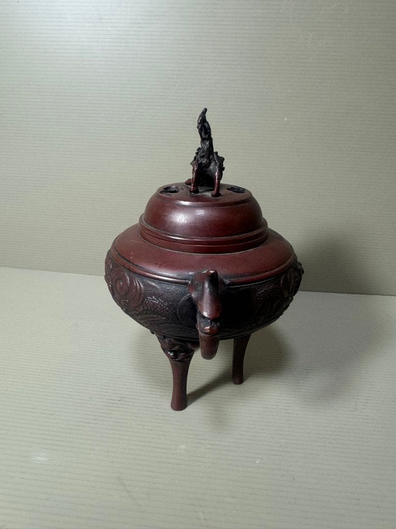 2137 吉秀 銘 獅子摘蓋 龍文 竜地紋 鋳銅 三つ足　香炉