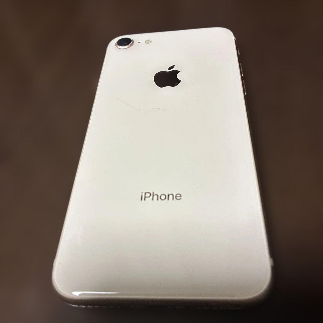 iPhone8 本体　ゴールド
