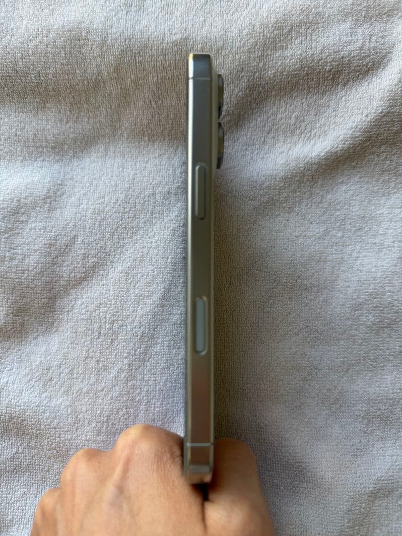 Apple iPhone 16 Pro 128GB 本体 ホワイトチタニウム