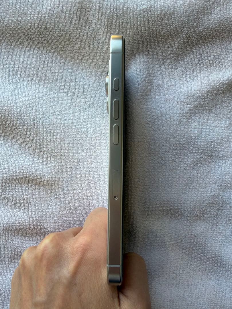 Apple iPhone 16 Pro 128GB 本体 ホワイトチタニウム