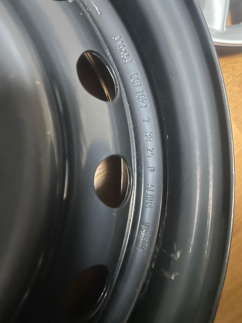 14インチ ホイール４本セット　ホイールキャップ付き