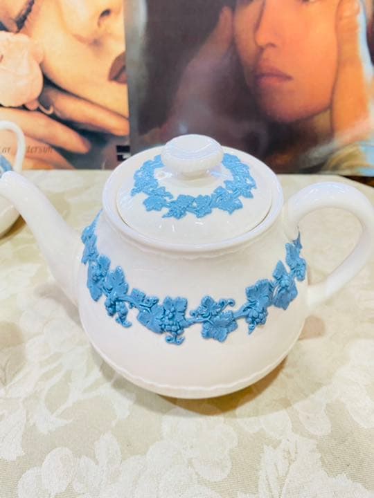 ウェッジウッド エンボスクィーンズウェア