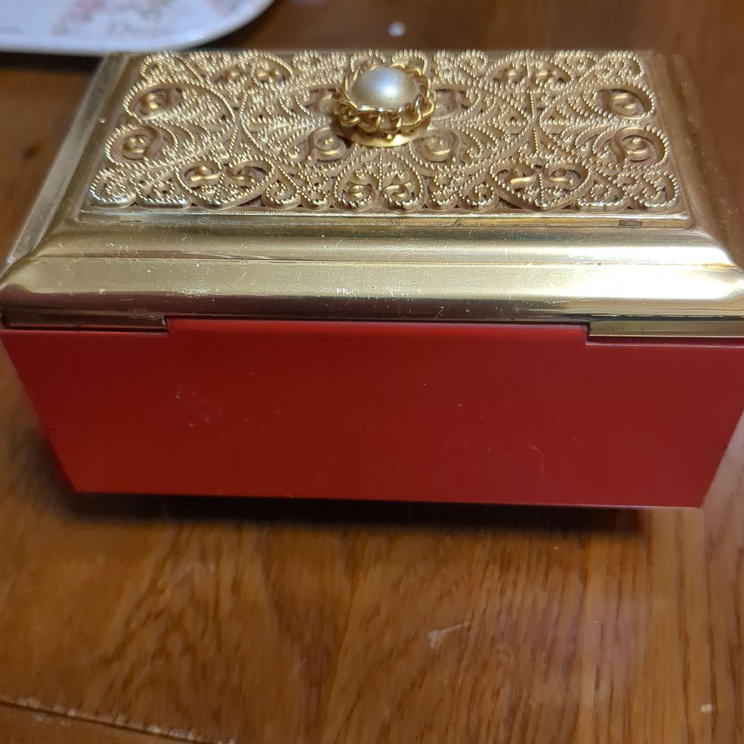 金色のオルゴール パール装飾付き