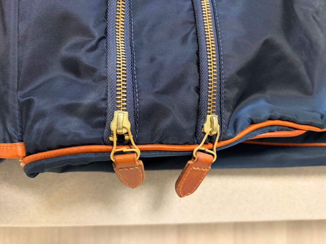 メルカリ市割中！フェリージ Felisi ナイロン ガーメントバッグ