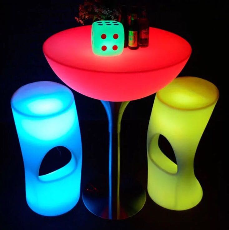 16色に光る椅子 足をかけるところあり