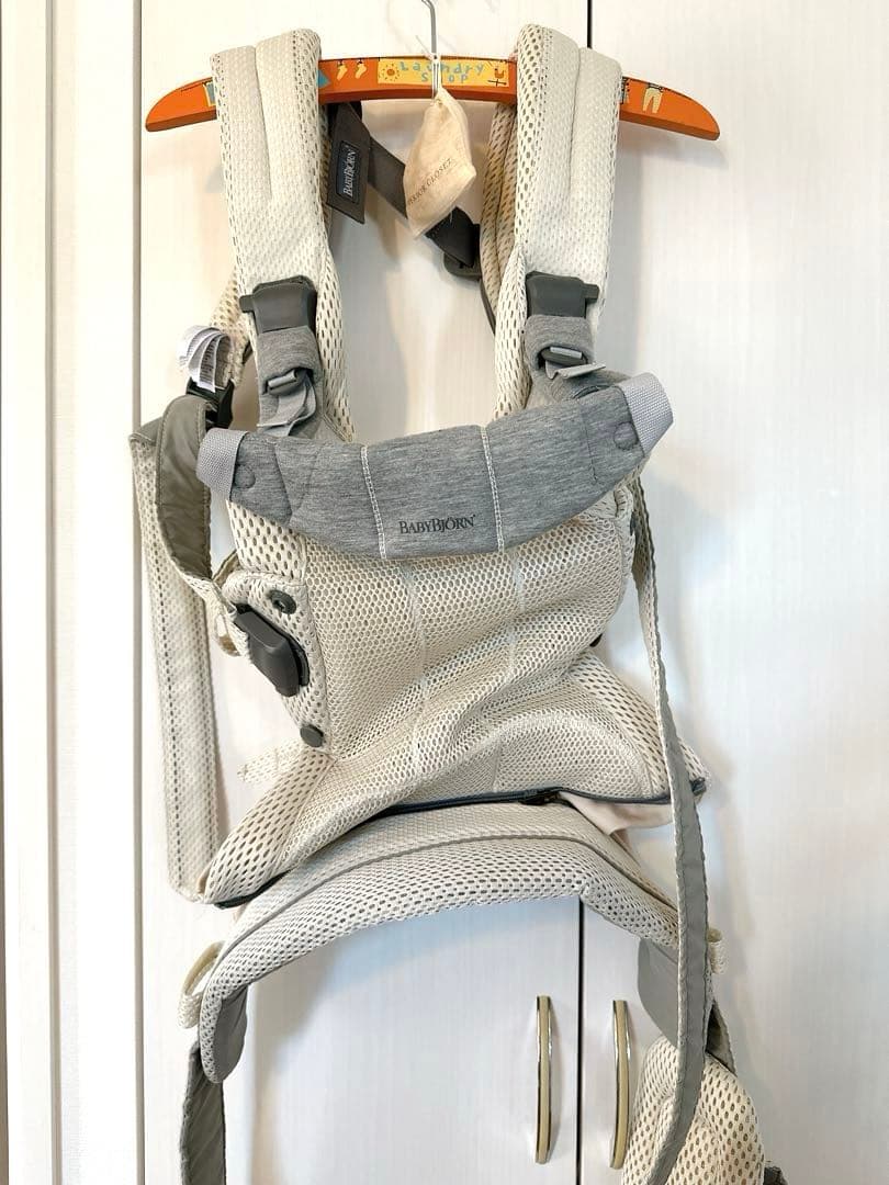 ベビービョルン ハーモニー （クリーム）よだれカバー付き