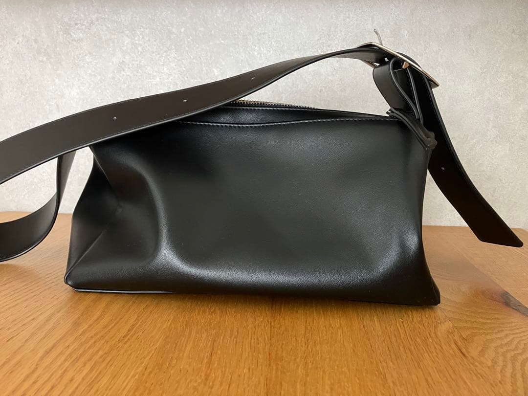 BEAUTY＆YOUTH スクウェア ビックバックルショルダーバッグ