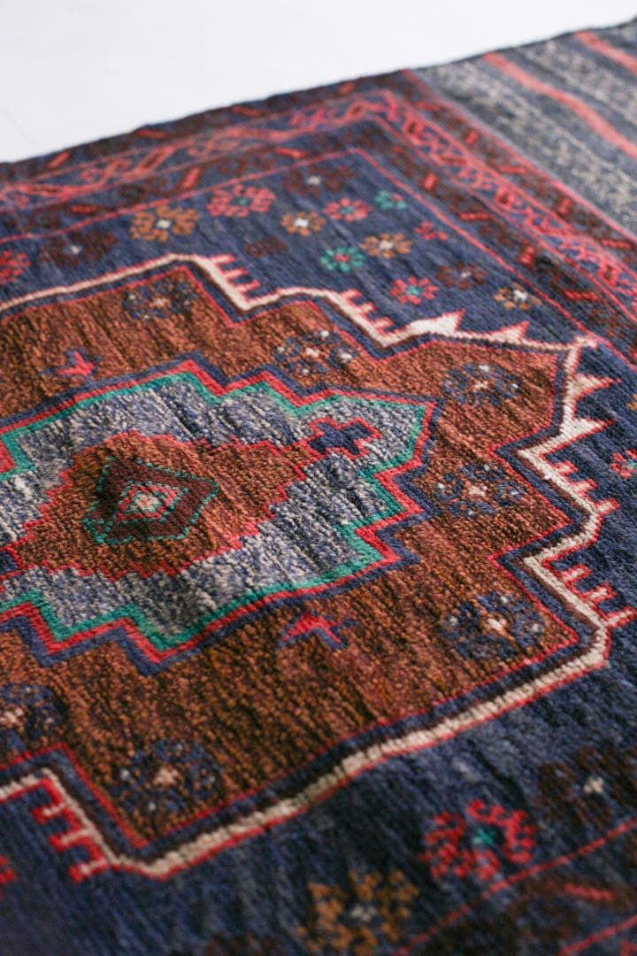 145cm×84cm バルーチ　トライバルラグ　ヴィンテージラグ　リビングサイズ